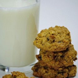 Oatmeal Cookies with Dark Brown Sugar and Pomegranate